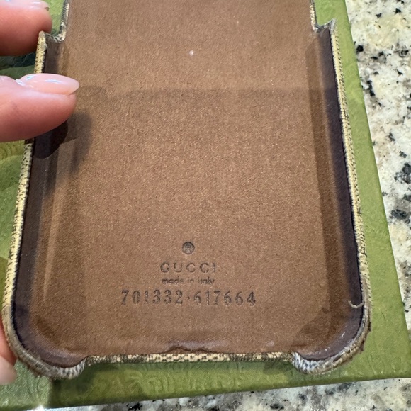 Gucci Beige GG Supreme Canvas Phone Case with Gold Double G
13 pro - Picture 5 of 5
